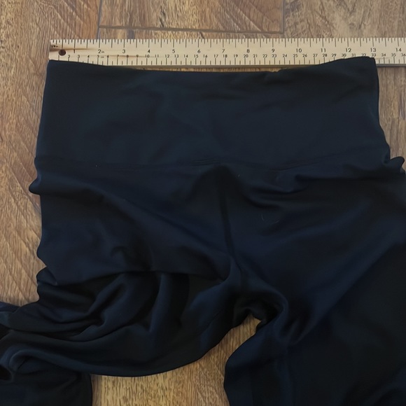 Zyia Active 6-8 Black High Rise Crop Leggings - Picture 4 of 10